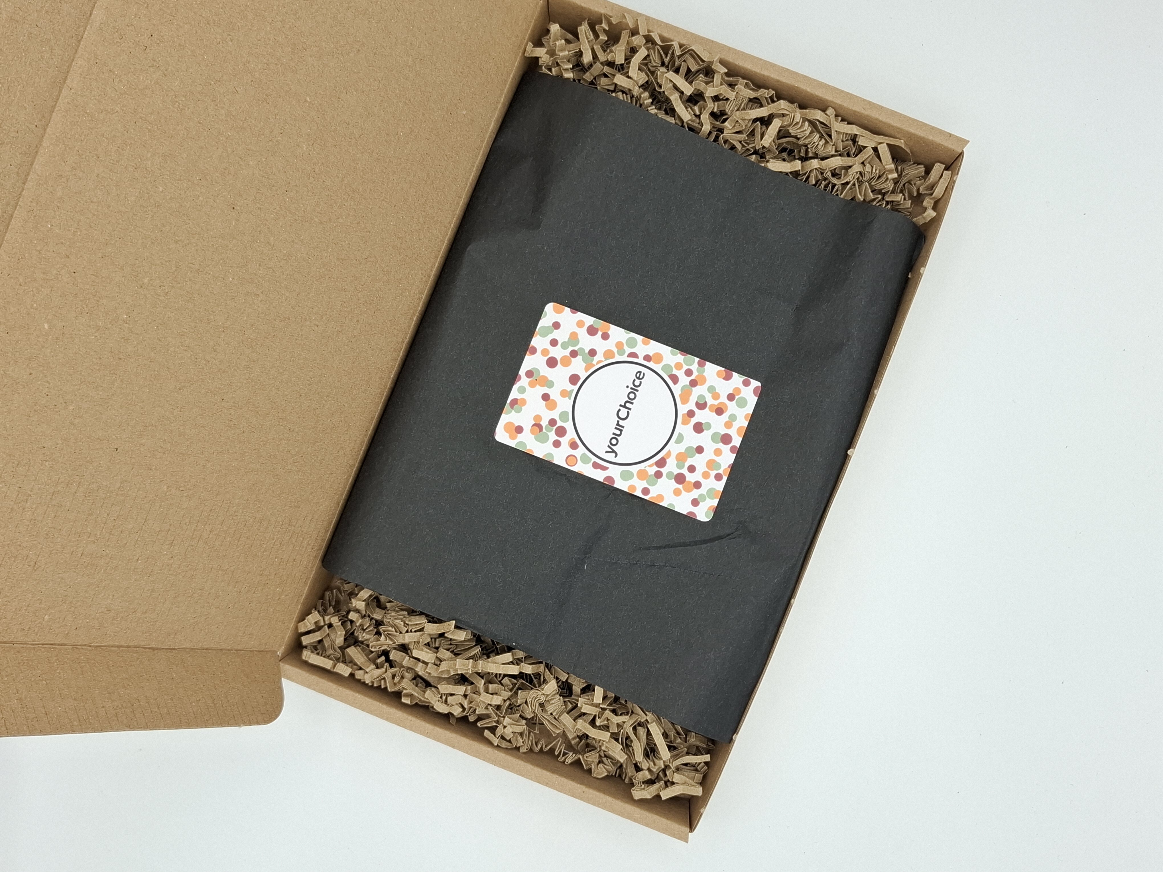 Geschenkdoos met Hollandse stroopwafels, nougat en Zen Teas, met logo